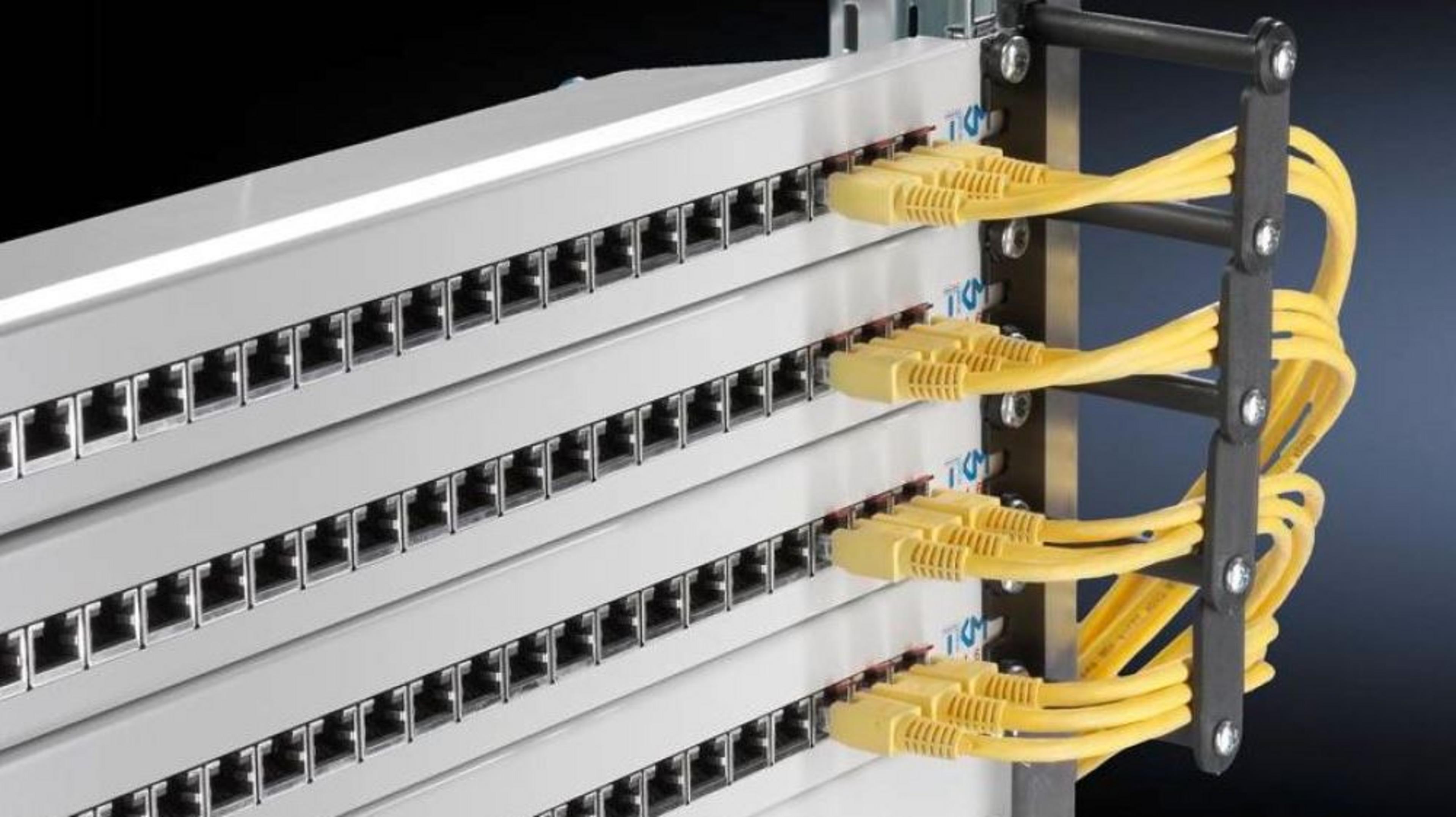 Rittal Cable Routing Bars 4U