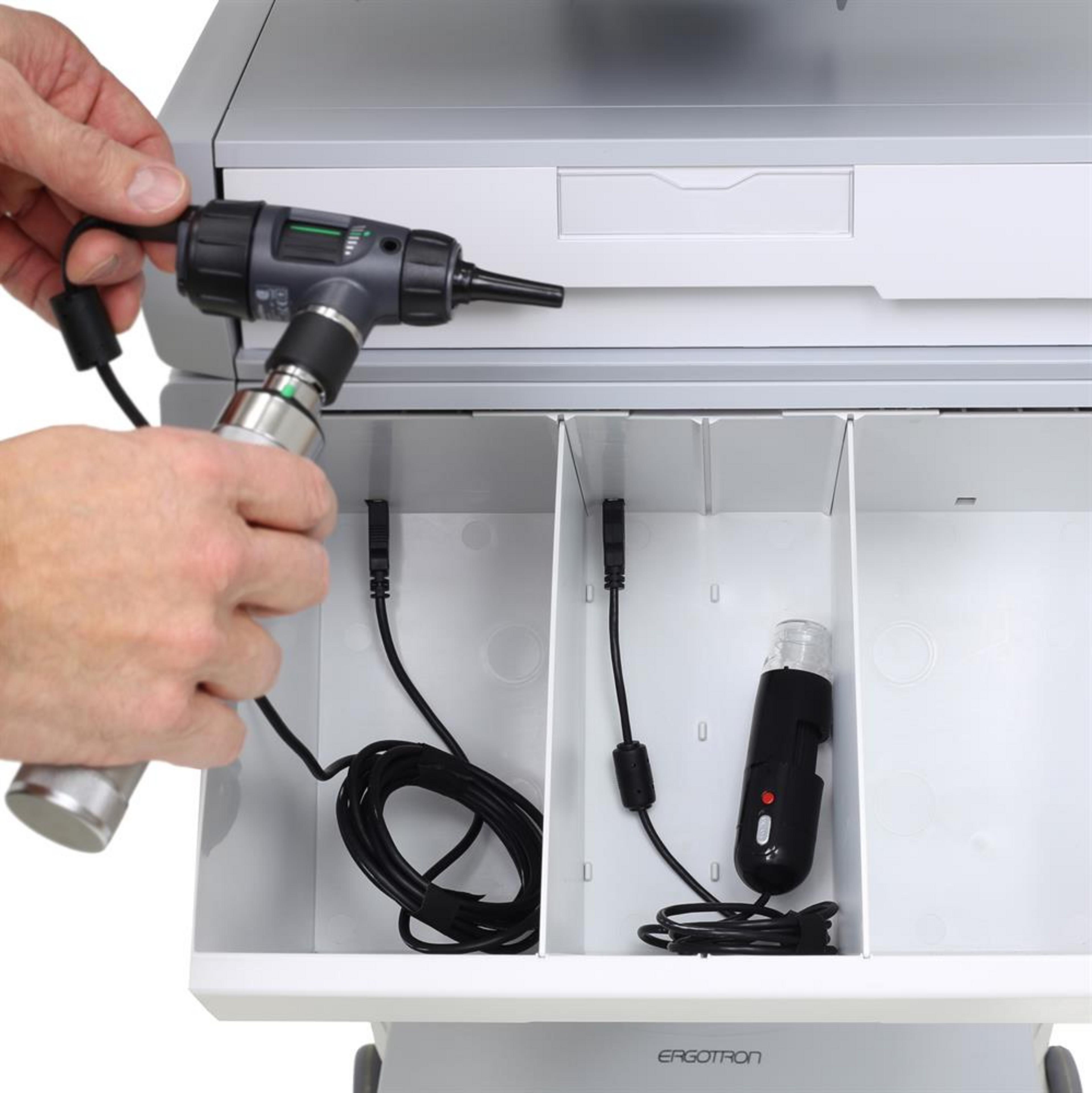 Chariot visite télémédec. Ergotron SV44