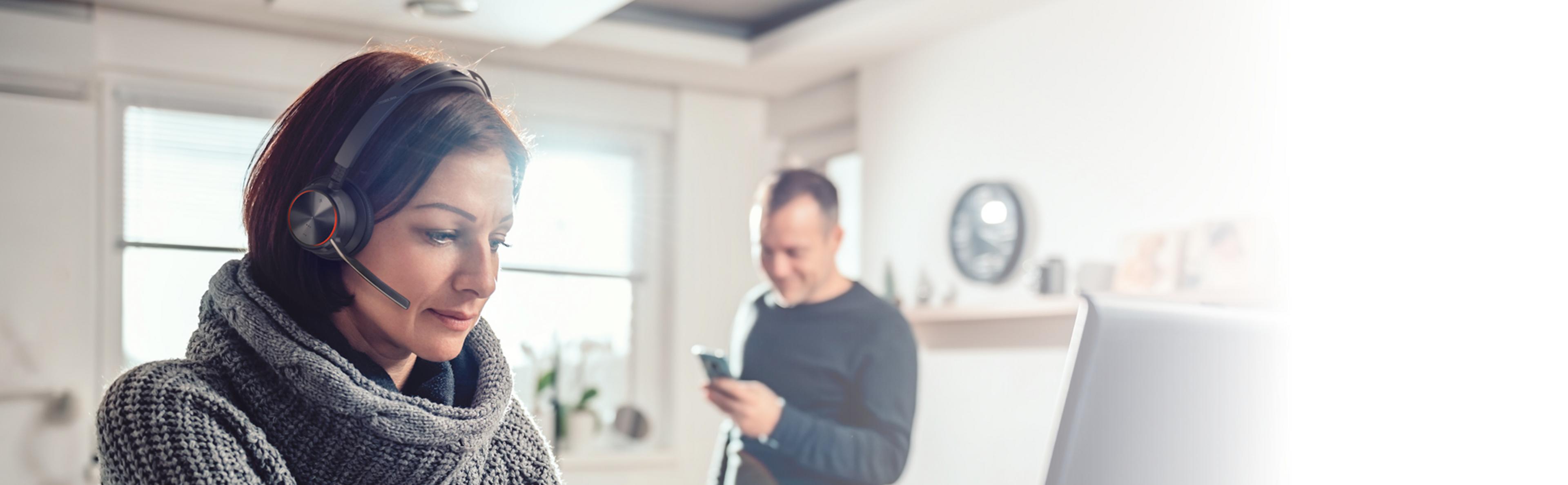 Poly Voyager Focus 2 USB-A Headset