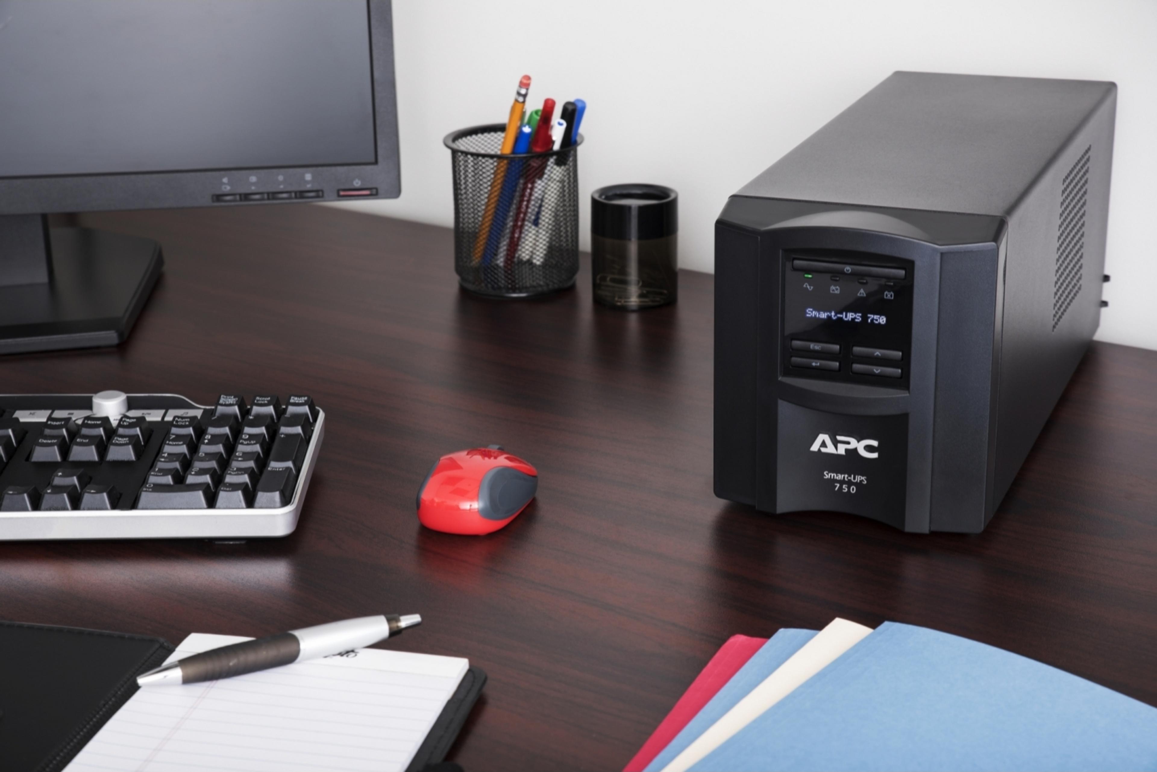 APC Smart-UPS 750VA LCD-C 230V