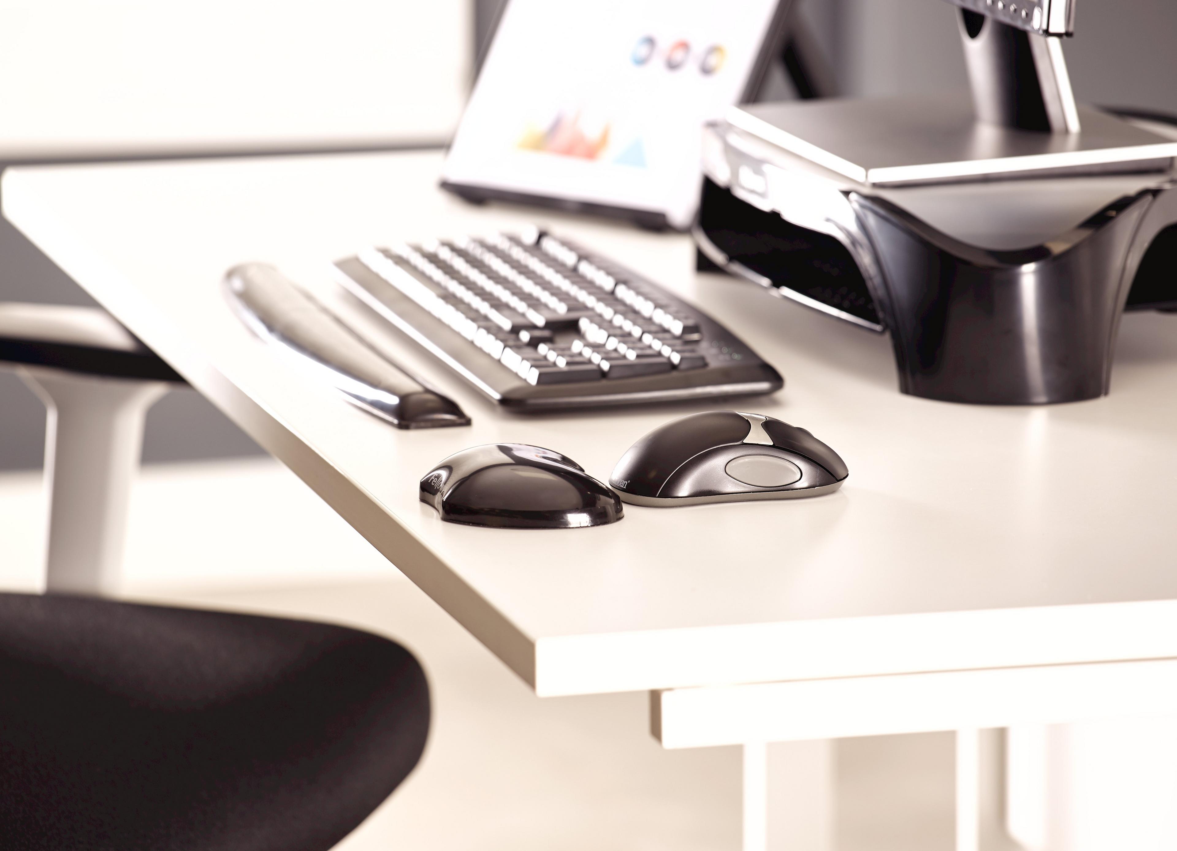 Fellowes Mouse Pad w/ Gel Wrist Rest Bck