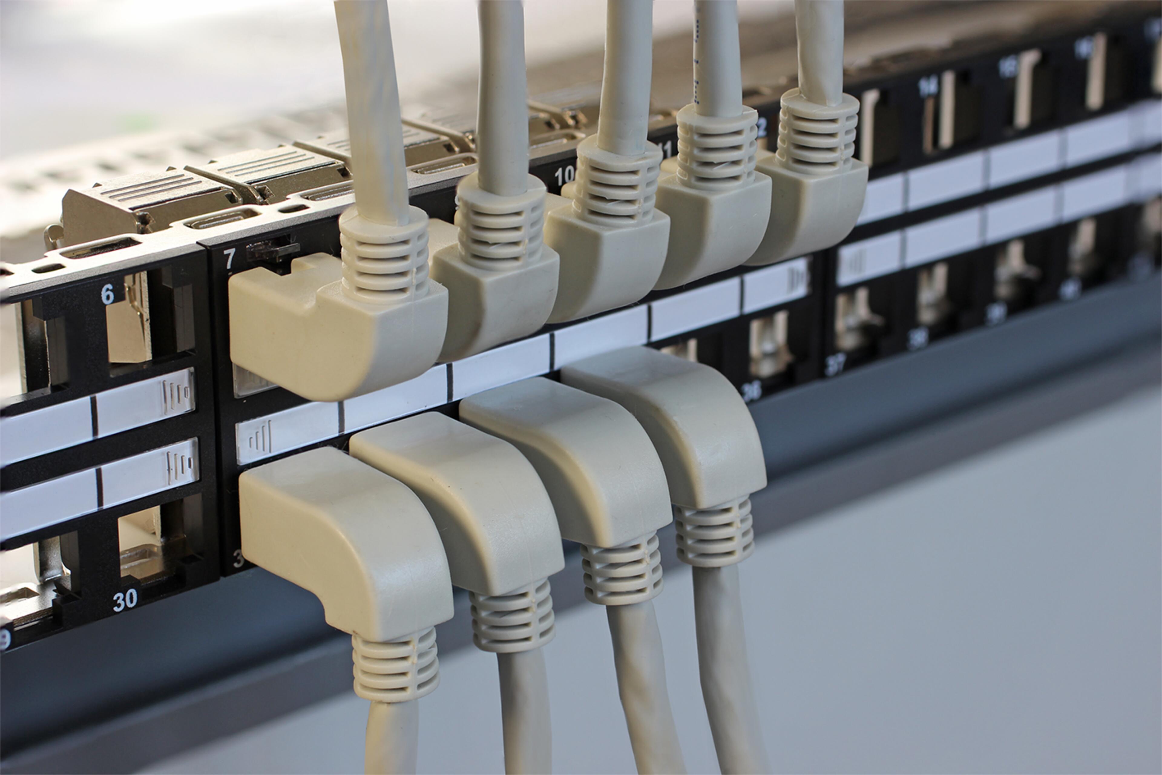 Patch Cab RJ45/RJ45 90° S/FTP Cat6a 0.5m