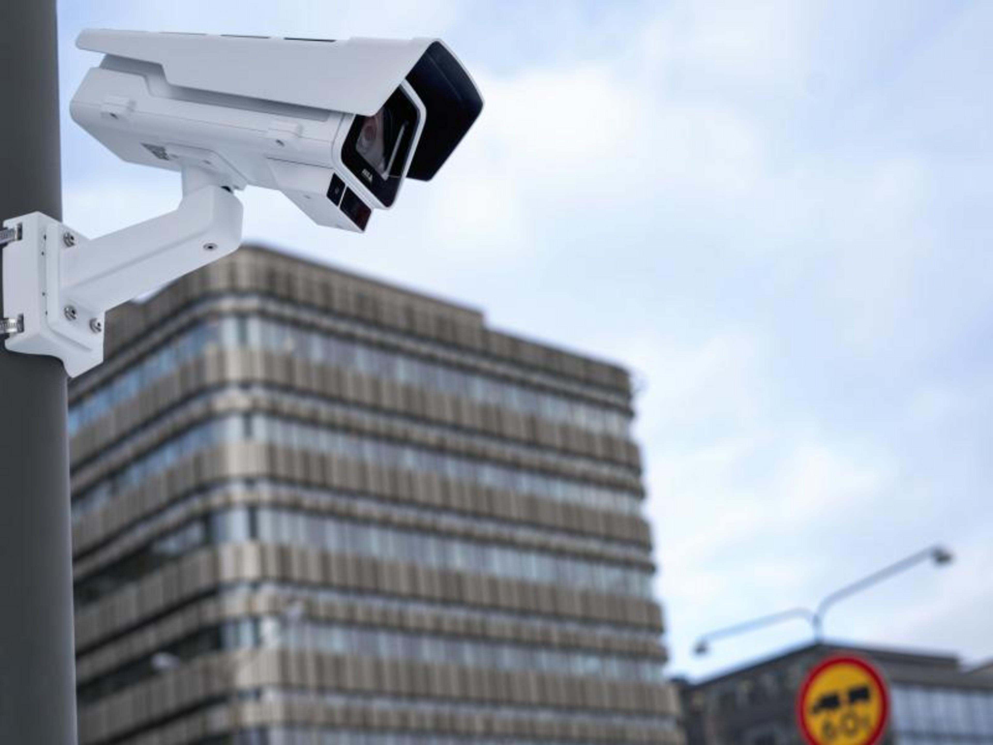 Telecamera di rete AXIS P1387-LE Box