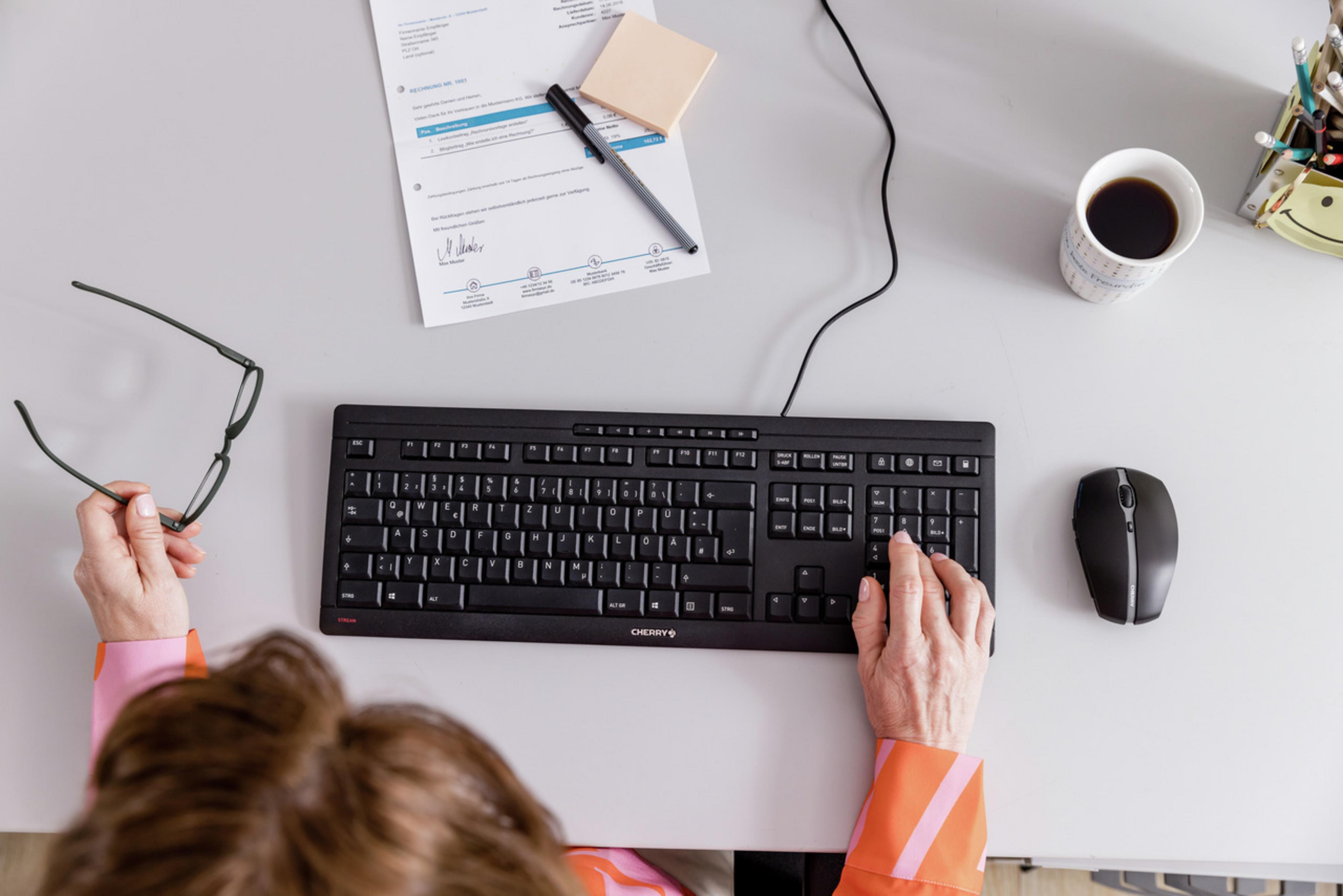 CHERRY STREAM KEYBOARD Black