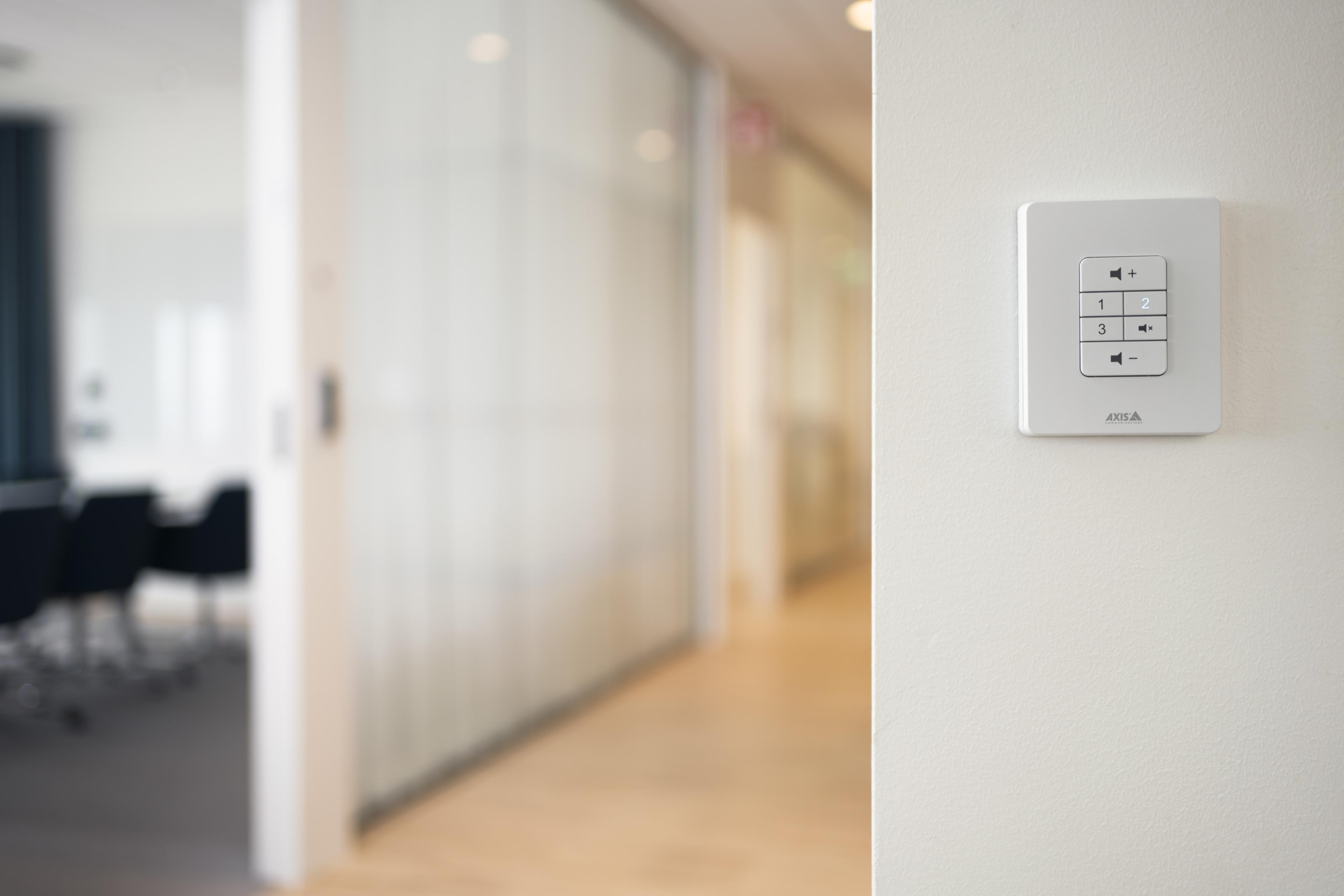 AXIS C8310 Volume Controller