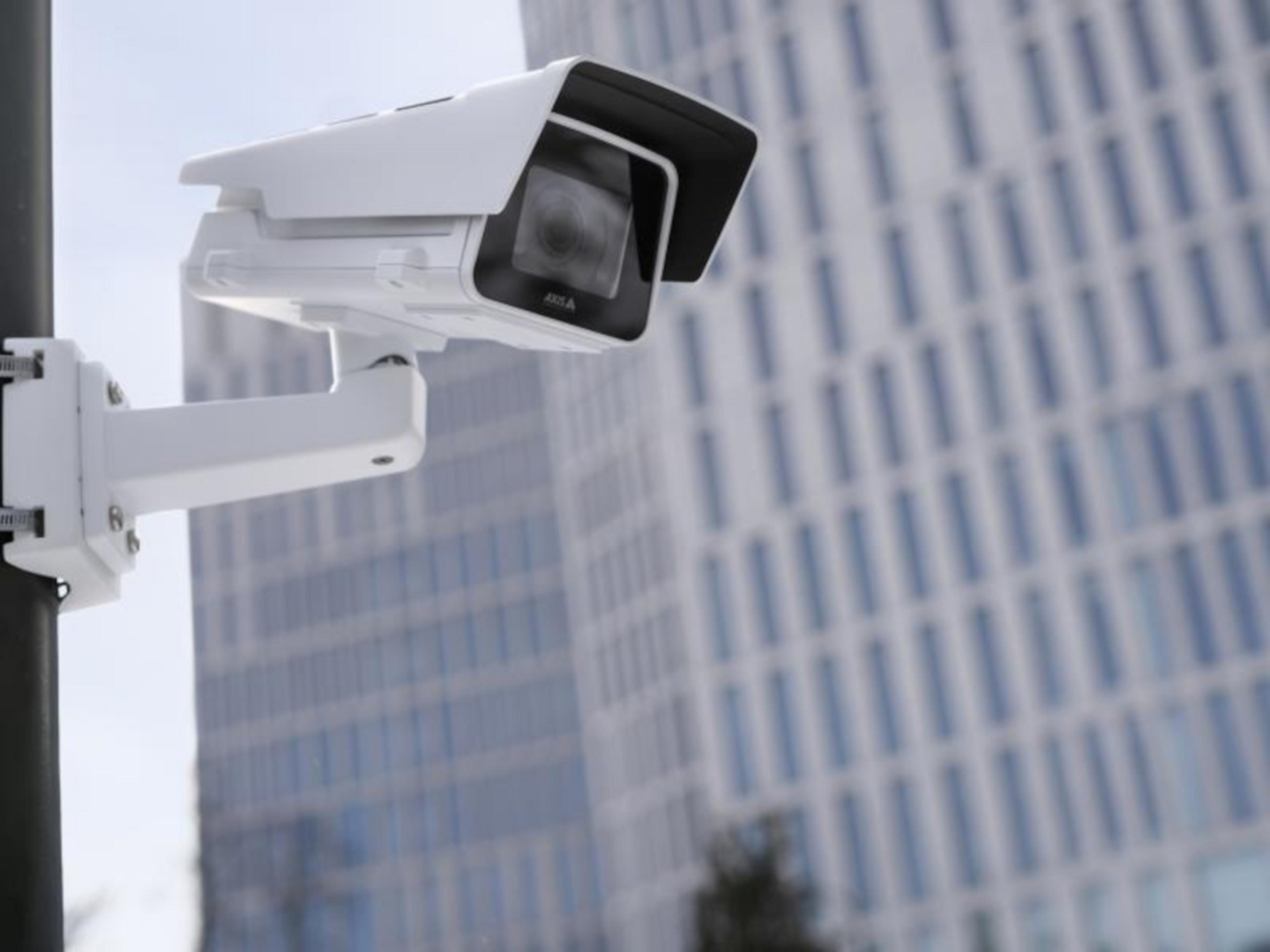 AXIS P1385-E Box Network Camera