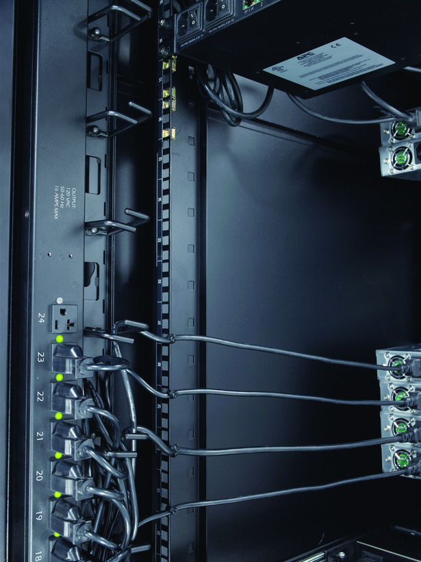 APC Vertical Cable Manager